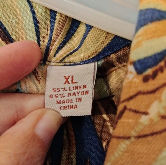 Linen Hawaiian Shirt with Alcohol Pattern - Picture 6 of 6